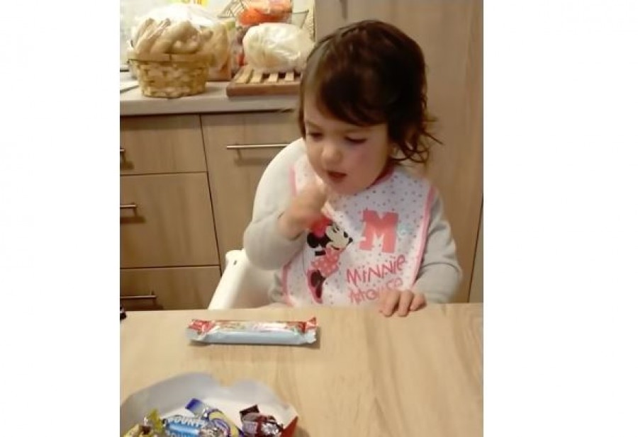 A pécsi kislány napok alatt híres lett azzal, ahogy utálja a csokit. Már 32 millió néző!